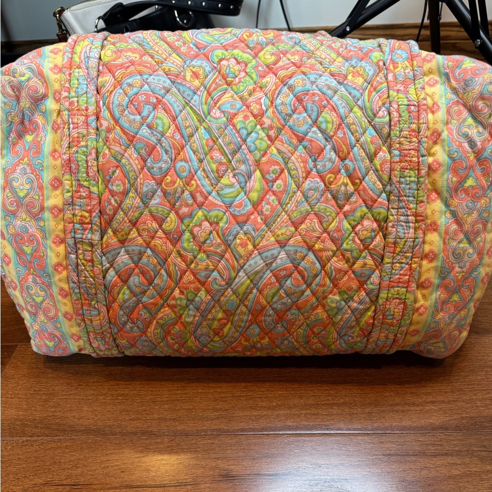 QK TANGIERS Quilted Duffel Bag in a Paisley Pattern - Picture 8 of 10